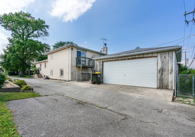 Photo 32 of Single family home for sale at 11033 Parkside Ave, Chicago Ridge, IL 60415 | MLS# 12715666 | Listing updated on 2026-08-01