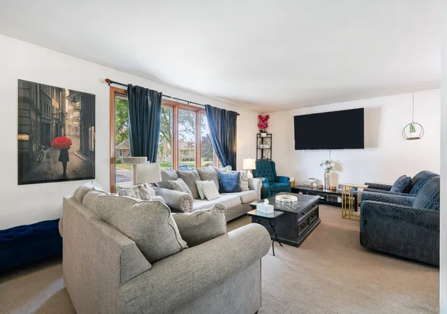 Photo 3 of Single family home for sale at 11033 Parkside Ave, Chicago Ridge, IL 60415 | MLS# 12715666 | Listing updated on 2026-08-01