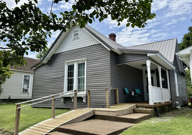 Photo 1 of Single family home for sale at 208 E 8th Street, Metropolis, IL 62960 | MLS# 12715670 | Listing updated on 2026-09-17