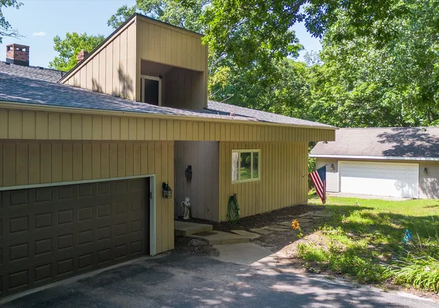 Photo 2 of Single family home for sale at 605 Sherwood Glen, Princeton, IL 61356 | MLS# 12715688 | Listing updated on 2026-07-31