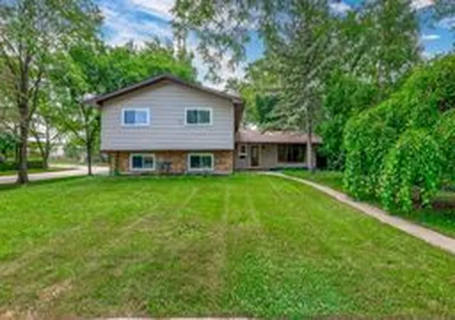 Photo 1 of Single family home for sale at 501 Lafayette Ln, Hoffman Estates, IL 60169 | MLS# 12715771 | Listing updated on 2026-09-16