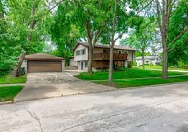 Photo 3 of Single family home for sale at 501 Lafayette Ln, Hoffman Estates, IL 60169 | MLS# 12715771 | Listing updated on 2026-09-16