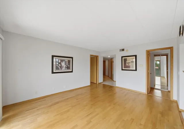 Listing Photo 4 - Condo for sale in building located at 545 S River Rd, Des Plaines, IL 60016 - Unit #505
