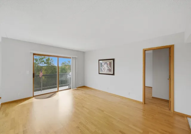 Listing Photo 5 - Condo for sale in building located at 545 S River Rd, Des Plaines, IL 60016 - Unit #505