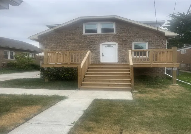 Photo 3 of Single family home for sale at 1612 S Scoville Ave, Berwyn, IL 60402 | MLS# 12715778 | Listing updated on 2026-10-08