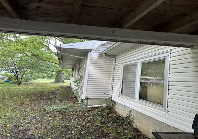Photo 3 of Single family home for sale at 521 N Springer St, Carbondale, IL 62901 | MLS# 12715826 | Listing updated on 2026-08-06