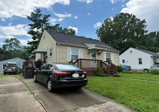 Photo 1 of Sale Pending at 1109 W Walkup Ave, Carbondale, IL 62901 | MLS# 12715833 | Listing updated on 2026-08-07