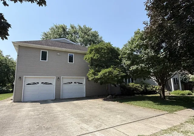 Photo 3 of Single family home for sale at 305 W Sangamon St, Fisher, IL 61843 | MLS# 12715850 | Listing updated on 2026-10-06