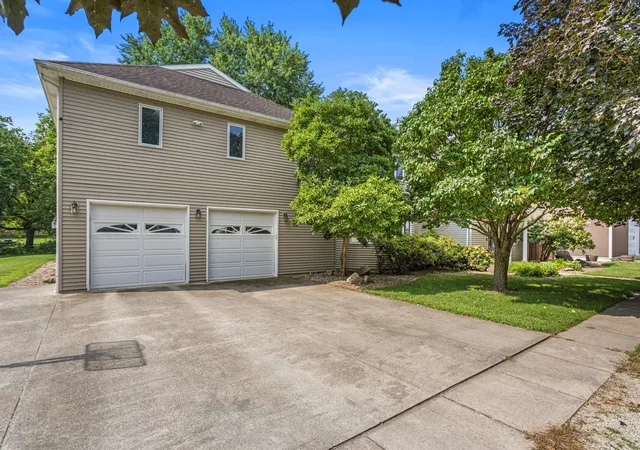 Photo 3 of Single family home for sale at 305 W Sangamon St, Fisher, IL 61843 | MLS# 12715850 | Listing updated on 2026-10-06