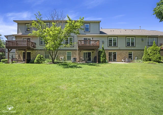 Photo 2 of Townhouse for sale at 2605 Oxford Ct, Darien, IL 60561 | MLS# 12715870 | Listing updated on 2026-08-25