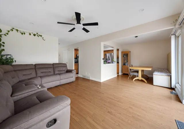 Photo 3 of Townhouse for sale at 369 Cedar Tree Ct, Hoffman Estates, IL 60169 | MLS# 12715891 | Listing updated on 2026-09-21