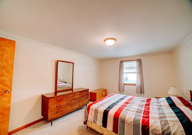 2nd image of 304 E Cherry St, Watseka, IL 60970