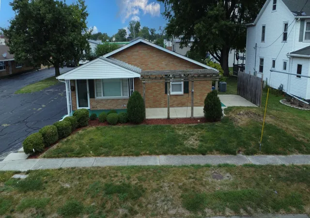 Photo 2 of Condo for sale at 304 E Cherry St #1, Watseka, IL 60970 | MLS# 12715924 | Listing updated on 2026-09-15
