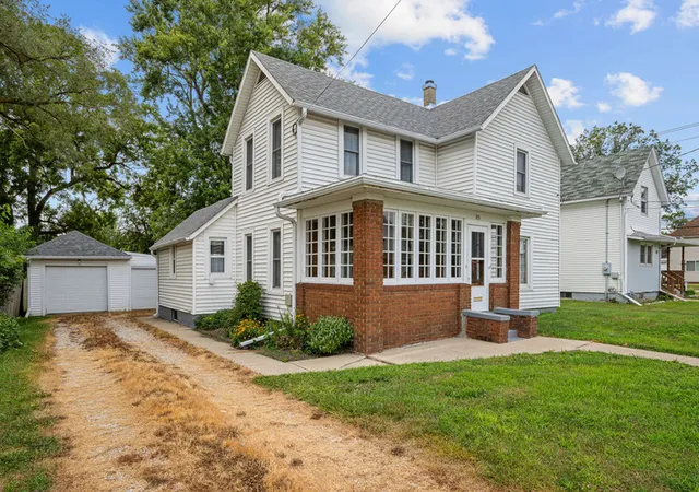 Photo 3 of Single family home for sale at 819 N Elm St, Kewanee, IL 61443 | MLS# 12715964 | Listing updated on 2026-08-01