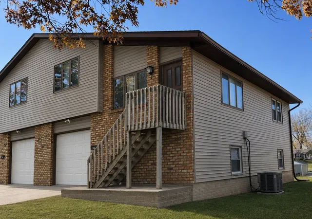 2nd image of 506 17th St, Silvis, IL 61282 | MLS# 12716005
