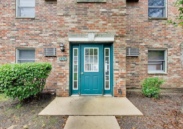 Photo 2 of Condo for sale at 4404 W Shamrock Ln #1A, Mc Henry, IL 60050 | MLS# 12716011 | Listing updated on 2026-10-06