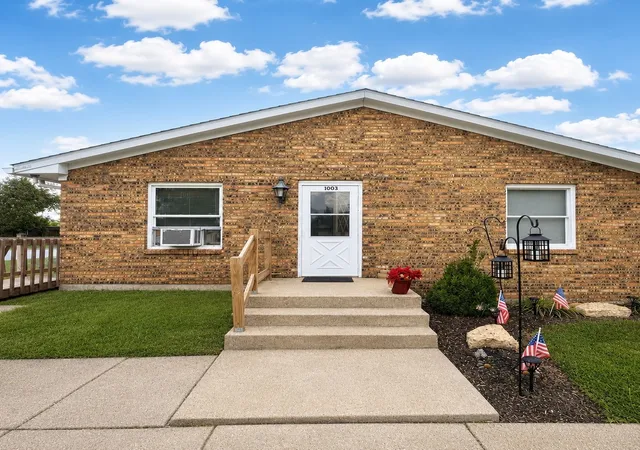1st image of 1001 14th St, Silvis, IL 62182 | MLS# 12716027