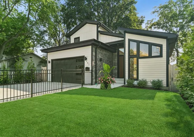 Photo 1 of Single family home for sale at 251 High St, Highwood, IL 60040 | MLS# 12716039 | Listing updated on 2026-08-31