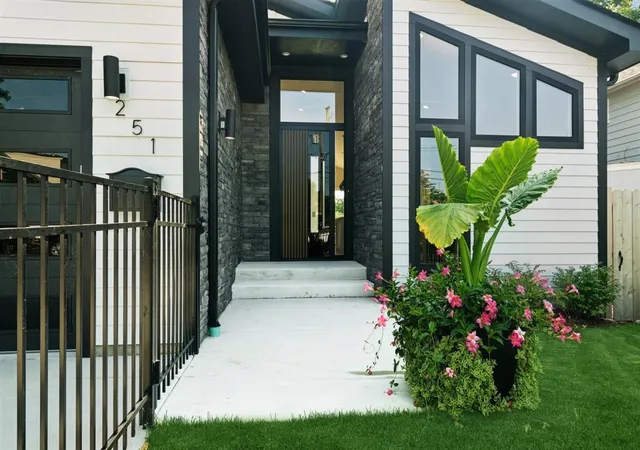 Photo 2 of Single family home for sale at 251 High St, Highwood, IL 60040 | MLS# 12716039 | Listing updated on 2026-08-31