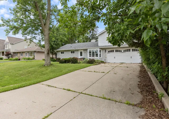 3rd image of 5524 S Bruner St, Hinsdale, IL 60521 | MLS# 12716052