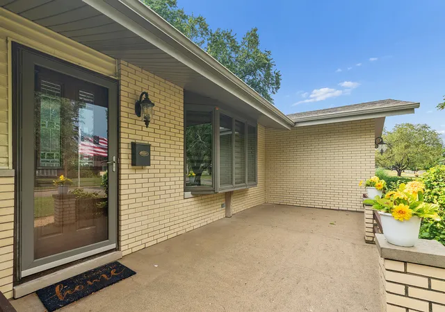 Photo 3 of Sale Pending at 705 Tana Ln, Joliet, IL 60435 | MLS# 12716092 | Listing updated on 2026-09-17
