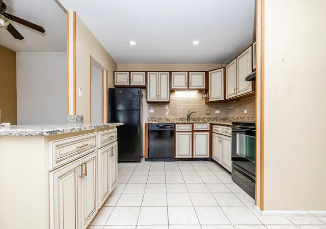 4th image of 9737 N Fox Glen Dr #1N, Niles, IL 60714 | MLS# 12716157