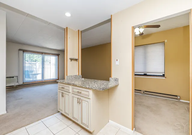 5th image of 9737 N Fox Glen Dr #1N, Niles, IL 60714 | MLS# 12716157