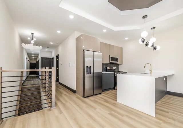 Listing Photo 3 - Condo for sale in building located at 5637 S Prairie Ave, Chicago, IL 60637