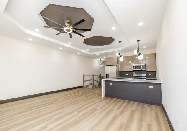 Listing Photo 5 - Condo for sale in building located at 5637 S Prairie Ave, Chicago, IL 60637