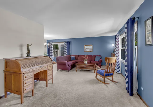 Photo 4 of Single family home for sale at 511 Heather Ln, Carol Stream, IL 60188 | MLS# 12716186 | Listing updated on 2026-10-01