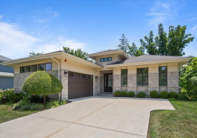 Photo 1 of Single family home for sale at 23 Heritage Dr, Highland Park, IL 60035 | MLS# 12716202 | Listing updated on 2026-08-31
