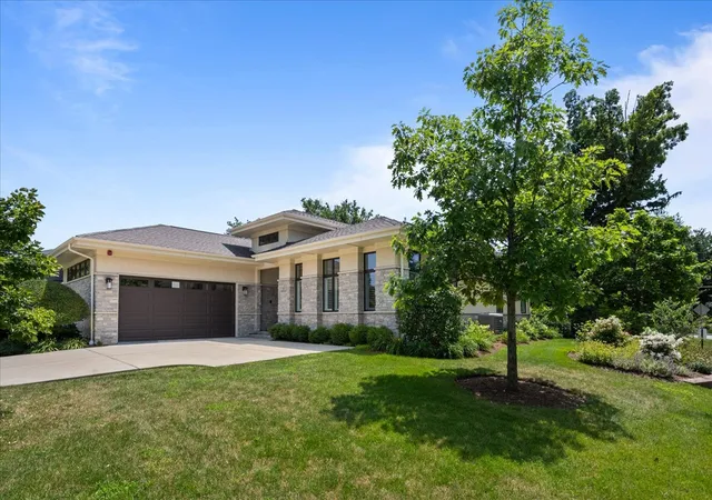 Photo 2 of Single family home for sale at 23 Heritage Dr, Highland Park, IL 60035 | MLS# 12716202 | Listing updated on 2026-08-31