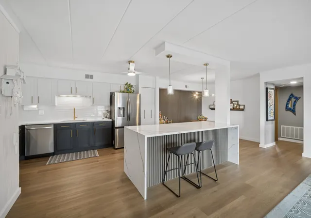 2nd image of 900 S River Rd #4B, Des Plaines, IL 60016 | MLS# 12716240