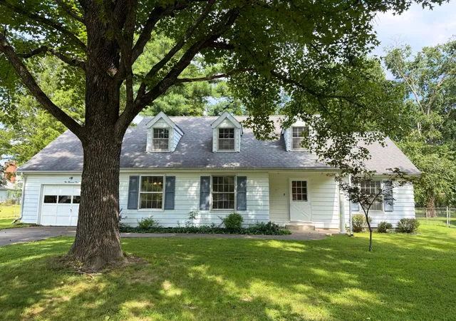 Photo 1 of Single family home for sale at 2009 W Norwood Dr, Carbondale, IL 62901 | MLS# 12716264 | Listing updated on 2026-09-04