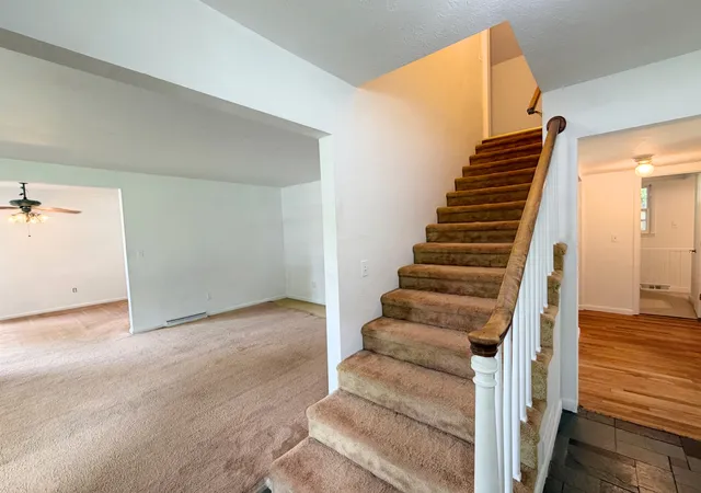 Photo 2 of Single family home for sale at 2009 W Norwood Dr, Carbondale, IL 62901 | MLS# 12716264 | Listing updated on 2026-09-04
