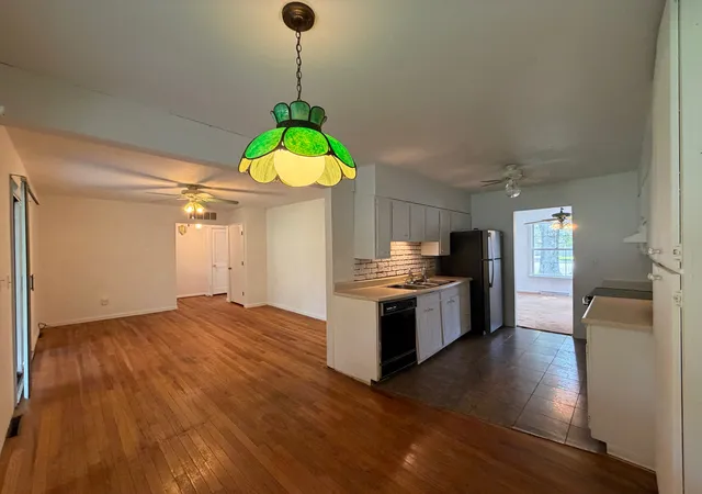 Photo 4 of Single family home for sale at 2009 W Norwood Dr, Carbondale, IL 62901 | MLS# 12716264 | Listing updated on 2026-09-04