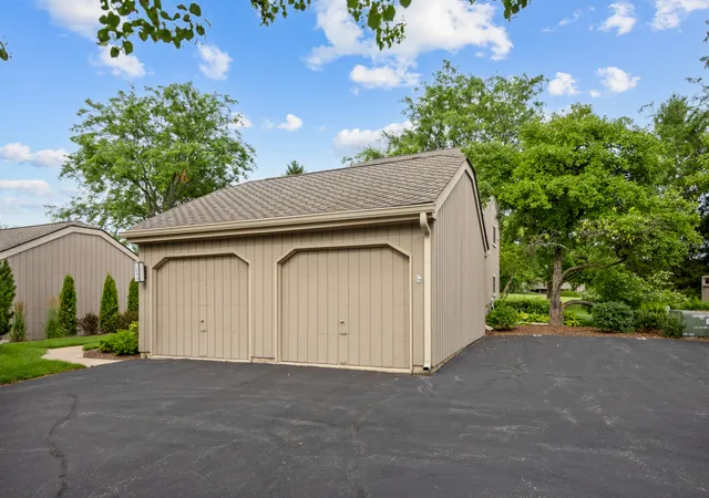 2nd image of 1285 Oak Hl Rd, Lake Barrington, IL 60010