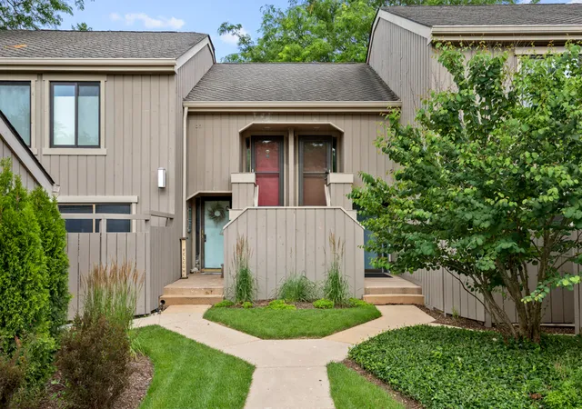 Photo 1 of Condo for sale at 1285 Oak Hl Rd #D, Lake Barrington, IL 60010 | MLS# 12716299 | Listing updated on 2026-09-26