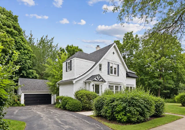 Photo 2 of Single family home for sale at 333 Hazel Ave, Highland Park, IL 60035 | MLS# 12716308 | Listing updated on 2026-09-22