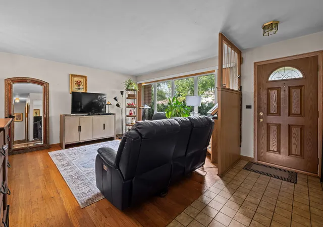Photo 2 of Sale Pending at 743 S Bennett Ave, Palatine, IL 60067 | MLS# 12716317 | Listing updated on 2026-10-22