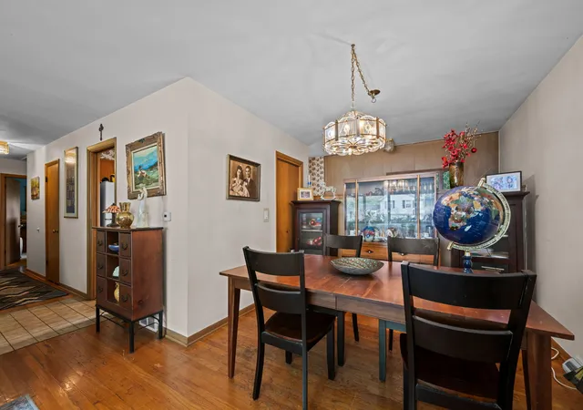 Photo 4 of Sale Pending at 743 S Bennett Ave, Palatine, IL 60067 | MLS# 12716317 | Listing updated on 2026-10-22