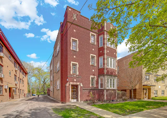 Photo 1 of Condo for sale at 10433 S Hale Ave #1A, Chicago, IL 60643 | MLS# 12716334 | Listing updated on 2026-09-16