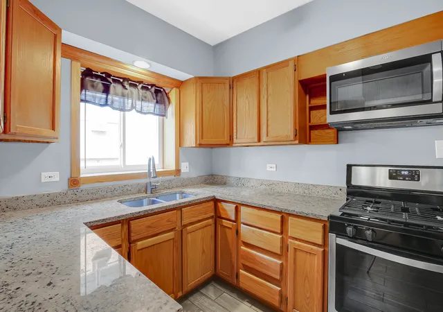 Photo 3 of Condo for sale at 10433 S Hale Ave #1A, Chicago, IL 60643 | MLS# 12716334 | Listing updated on 2026-09-16