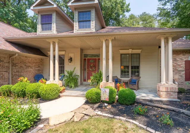 Photo 3 of Single family home for sale at 1110 Grand Oak Dr, Carbondale, IL 62901 | MLS# 12716335 | Listing updated on 2026-08-07