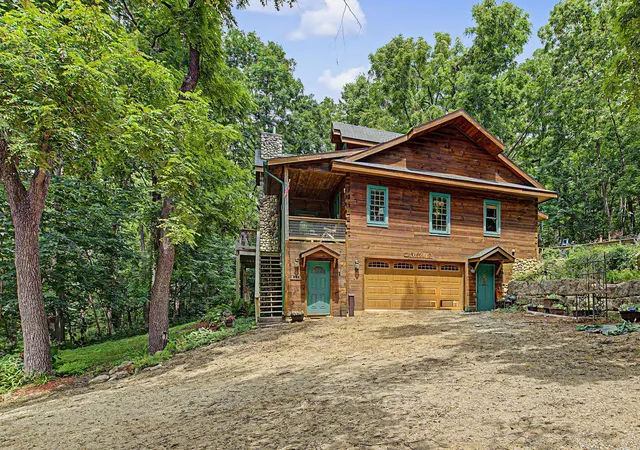 Photo 3 of Single family home for sale at 11 Heatherdowns Ln, Galena, IL 61036 | MLS# 12716337 | Listing updated on 2026-09-23
