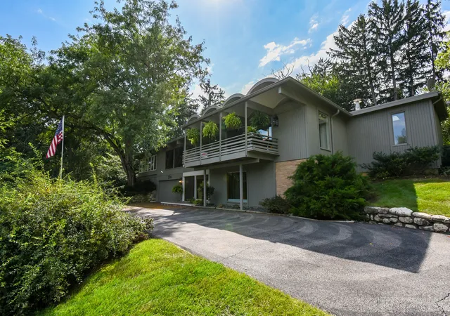 Photo 1 of Single family home for sale at 226 Beachview Ln, North Barrington, IL 60010 | MLS# 12716351 | Listing updated on 2026-09-16