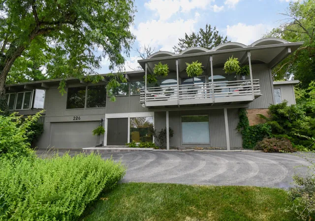 Photo 2 of Single family home for sale at 226 Beachview Ln, North Barrington, IL 60010 | MLS# 12716351 | Listing updated on 2026-09-12