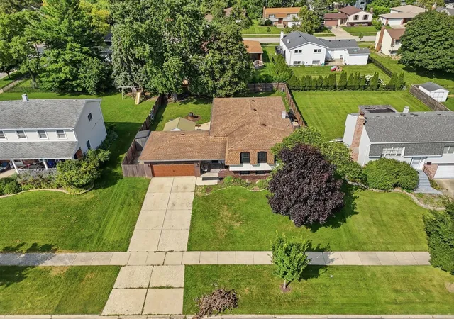 Photo 2 of Single family home for sale at 1255 Briarcliffe Blvd, Wheaton, IL 60189 | MLS# 12716366 | Listing updated on 2026-09-06