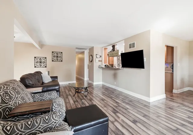Photo 4 of Single family home for sale at 1255 Briarcliffe Blvd, Wheaton, IL 60189 | MLS# 12716366 | Listing updated on 2026-09-12