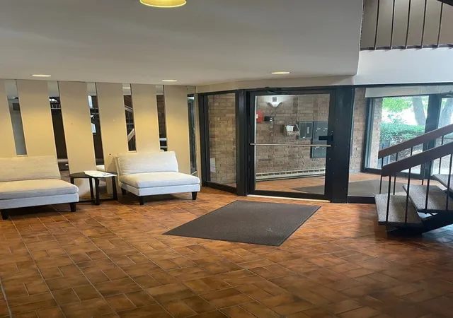 2nd image of 230 N Old Oak Dr #171, Buffalo Grove, IL 60089 | MLS# 12716377